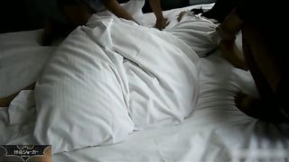 坐盗市网友投稿哥俩把校花级女网友骗到宾馆迷倒轮干