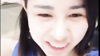 大胆女主播在机场候机大厅等飞机被狼友忽悠玩露出