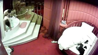 情趣酒店水滴监控TP高素质美女和瘦男友浴缸干到床上对白清晰