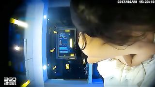 偷怕性感丰满的女神被男友内射4次极品蝴蝶穴嫩到滴水的尤物