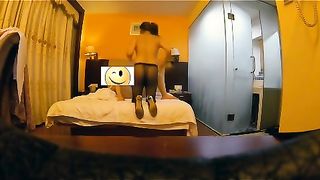 周末驱车100多公里酒店约炮性饥渴的养生馆老板娘穿着黑丝高跟干