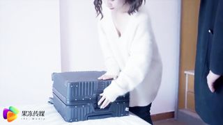 【今日推荐】最新果冻传媒AV剧情新作-《艳母》真人版 儿子偷插充气娃娃 继母大胆进行性教育  高清1080P原版首发