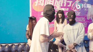 【抖阴旅行射】天美女神激情活动 澳门皇家国际KTV群P盛宴 现场嘉宾甄选 天美女神董小宛VS林小樱 高清720P原版首发