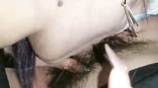 户外小麻豆带风扇学妹出来玩车震，看眼神就很魅惑，口交大鸡巴主动上位抽插，草得正爽接电话让玩她的奶子