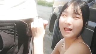 【69堂精品】【猎奇资源】❤️可爱的女友给男友爸爸消火 户外车边跪舔裹屌深喉口爆射嘴里 自己在旁边录像看着傻笑 高清720P原版