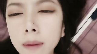 【69堂精品】冷艳颜值女神被炮友各种操近距离特写舔蛋猛操