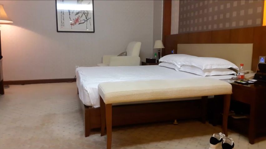 【69堂精品】康先生_无套操性感黑丝开裆大胸妹张倩琳侧面近景