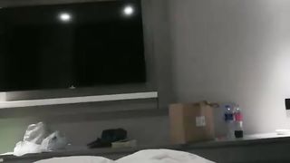 【69堂精品】大二小女友开房深喉插嘴骑乘抽插扛起大长腿侧入