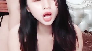 【69堂精品】干爹草两姐妹轮流爆草主动上位后入浪叫02