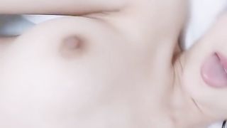 【69堂精品】170CM美妞无毛肥穴房间全裸自摸近距离视角看