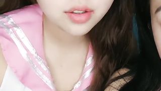 【69堂精品】学生萌妹掰开粉嫩馒头穴近距离特写手指揉搓02