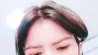 【69堂精品】顶级骚女暴力自慰三根假屌齐插穴小逼被撑爆02