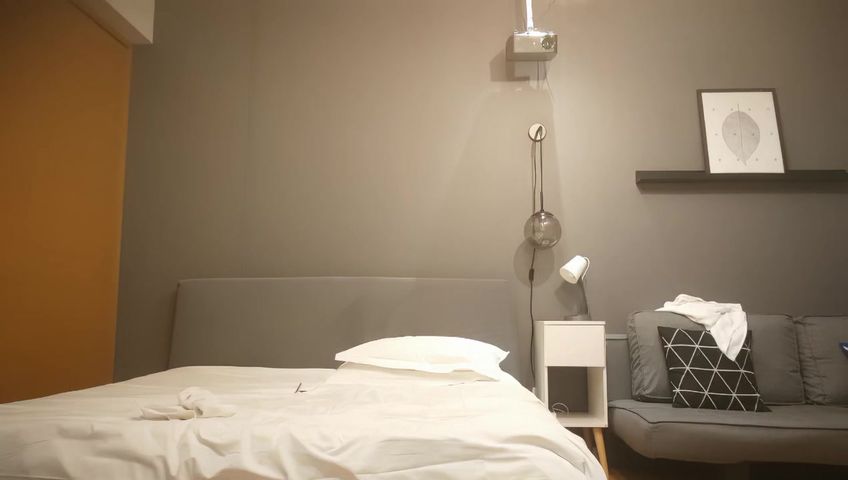 外围场，外表清纯22岁小姐姐中场换套吹硬继续搞