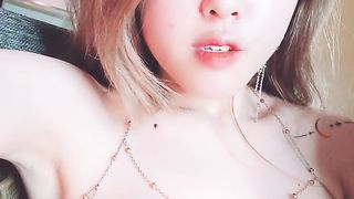 【69堂精品视频】宝宝展示大美腿高跟诱惑美足可舔