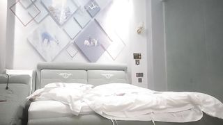 小马寻欢坐插小穴疯狂扭动呻吟尖叫