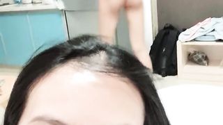 第一视角苗条高挑女友卖力口交十分卖力对白超级刺激