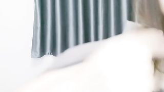 九头身美腿水蛇腰白丝高跟鞋搔首弄姿厕所掰穴尿尿