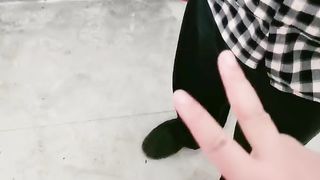 风骚少妇深夜公测勾搭啪啪直接在厕所口交爆草