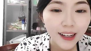 【69堂精品视频】湖南妹子极品美乳阴毛长阴唇粉让人心动的初恋女神