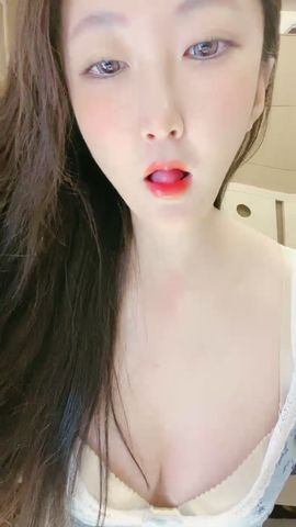 【69堂精品视频】红唇白嫩极品女神美腿无毛肥穴紧致小穴太诱人