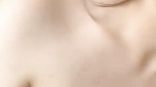 美少妇躺在床上诱惑自慰乳头粉嫩诱惑十足道具插穴