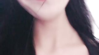 【69免费视频】兔牙小骚妇丝袜美足展示手指疯狂抽插淫穴