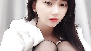 【69免费视频】弯弯小仙女黑丝黑丝诱惑展示抽插呻吟