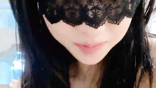 【69免费视频】月月公主好会玩拿着裤头拉骚逼玩得高潮不断