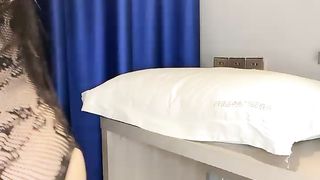 【69免费视频】小电臀人妻主动抬腿让小哥抗腿抽插呻吟