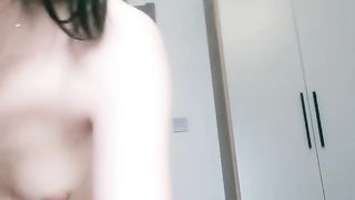 【69堂精品】车模大长腿性感美女阳具吸在镜子上骑乘位