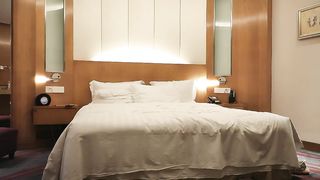 【69堂免费视频】小宝寻花舌吻互摸调情迫不及待解开裤子侧入抽出