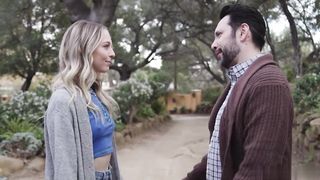 【69堂免费视频】性感的小金发女郎莉莉·拉里玛想要她的继父的大公鸡