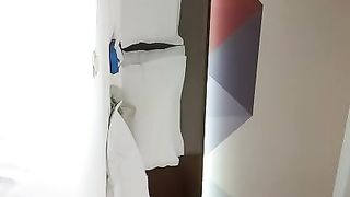 【69堂免费视频】化妆品专卖店的小三被打 衣服都扒奶子都露出来了太暴力 骑着凑 别说还挺漂亮