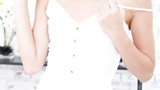 【69堂免费视频】娇小的人妻将她紧致的屁股交给她的新继兄弟