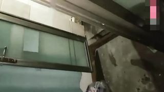 【69堂免费视频】真实母子乱伦坐标四川成都_儿子大半夜兽性大发_让妈妈起来吃鸡巴_无套内射妈妈（串联的剪辑）