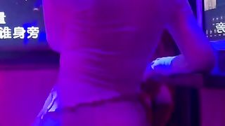 【69堂免费视频】娇小苗条骚妹妹【苏苏】大白天各种路人前露出紫薇啪啪胆量惊人