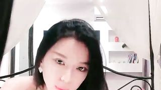 【69堂免费视频】极品美女车模下海床上非常骚主动骑乘位猛坐