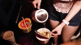 【69堂免费视频】婕咪漂泊在网咖渡日的少女 睡梦中被扒光啪啪啪大奶子乱颤