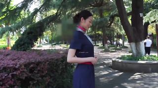 【69堂免费视频】某航空真实空姐【安琪】赚外快户外景区真空露出私拍人体被路人看见了