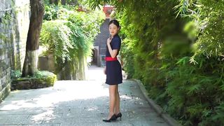 【69堂免费视频】某航空真实空姐【安琪】赚外快户外景区真空露出私拍人体被路人看见了