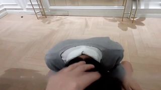 【69堂免费视频】清纯系反差小母狗粉嫩小穴背着男友出轨吃鸡巴！