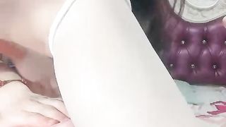 【69堂免费视频】别样的刺激皮肤很白嫩的小少妇酒店上演SM乳夹捆绑肛