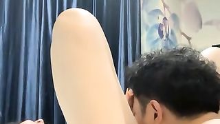 【69堂免费视频】抱着屁股骑乘位，扛起美腿爆操