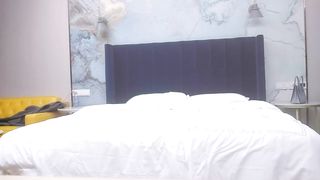 【69堂免费视频】3p场24岁苗条小姐姐情趣黑丝c罩杯美腿前插