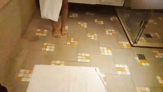 【69堂免费视频】大神胖Tiger约炮刚跟男友分手的19岁科大学生妹，娇小身材，叫声可射