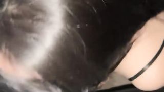 【69堂免费视频】两个骚女深夜驾车户外！没穿内裤塞着跳蛋！蹲着野外尿尿，深喉插嘴吐了，翘起屁股摸穴后入