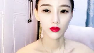 【69堂免费视频】男人们的爱妃坐骑掰穴展示鲜红阴蒂