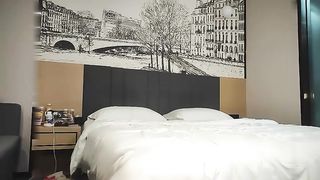 【69堂免费视频】约牛仔裤性感大奶妹子啪啪穿上连体丝袜后入