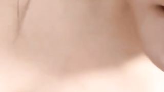 【网红下海】主播“小狐狸”巨乳太大，自慰潮喷