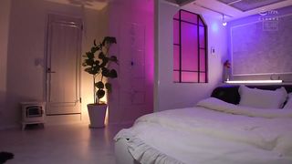 【69堂免费视频】有一天，一位受欢迎的 AV 女演员 美谷朱里 潜入妓院，每天忍受她的恶魔口交挑逗，如果她能忍受，她会得到一个中出作为奖励